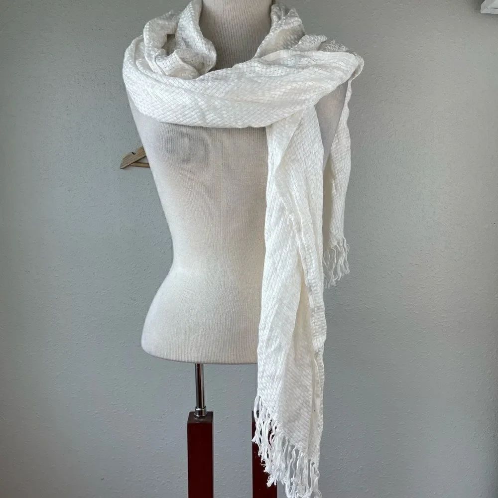 NWT Liz Claiborne Ivory Scarf